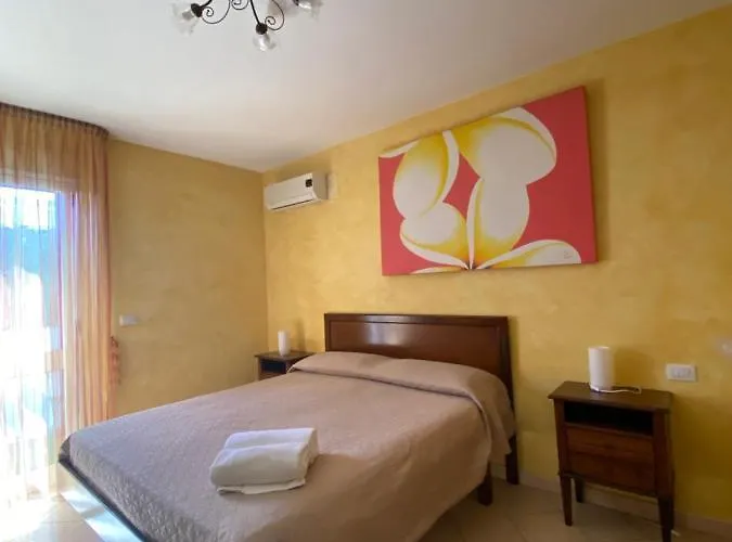 לינה וארוחת בוקר L'attico Piazza Sant'oronzo 3*